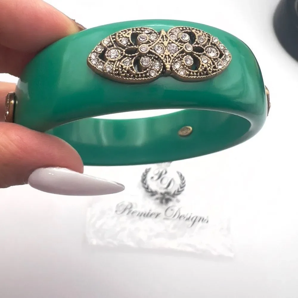 Emerald Green Bracelet with Gold Accents